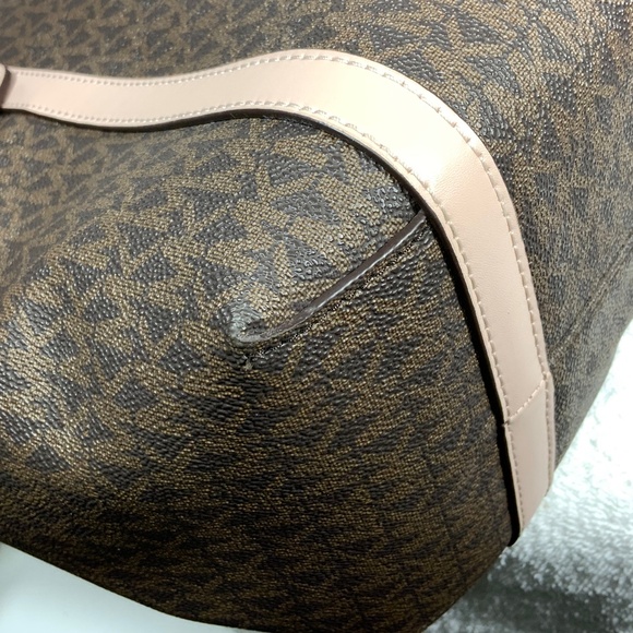 Michael Kors Sullivan Large Laptop Tote - Picture 12 of 14